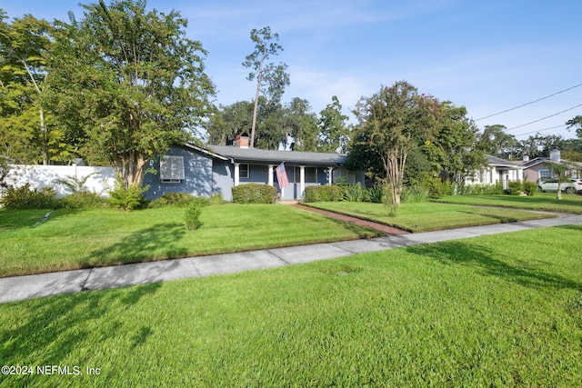 view of front of property with a front lawn