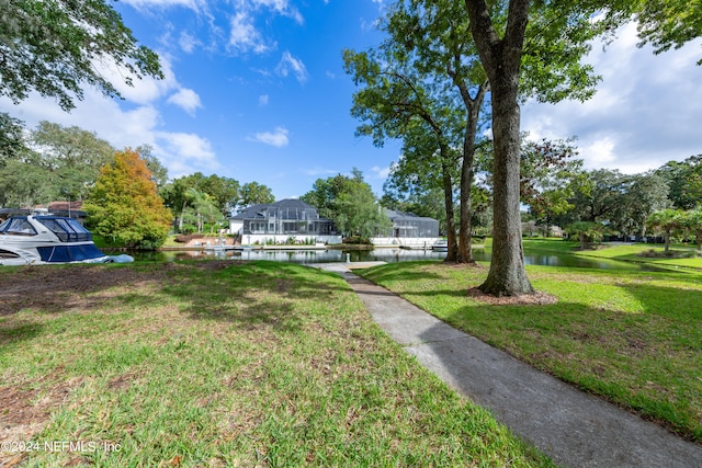 view of yard featuring a water view