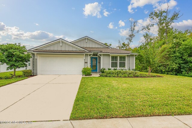 view of front of home featuring a front lawn and a garage