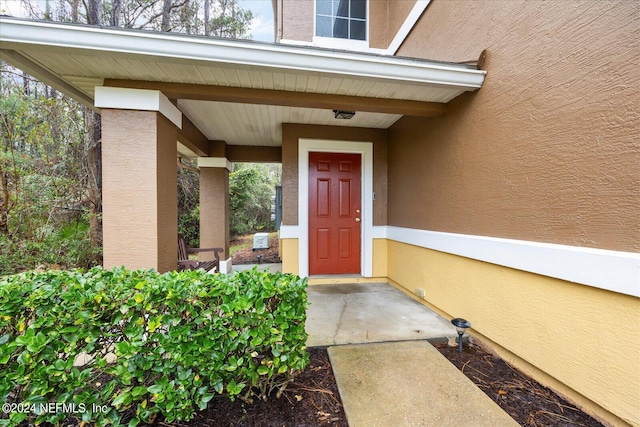 entrance to property featuring a porch