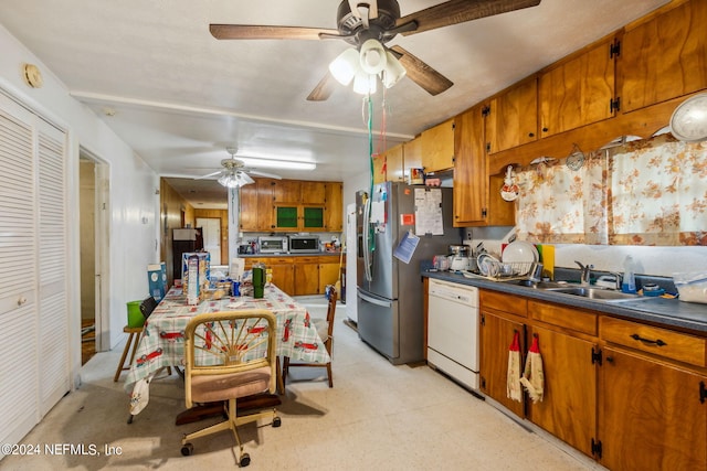 kitchen featuring ceiling fan, stainless steel appliances, and sink