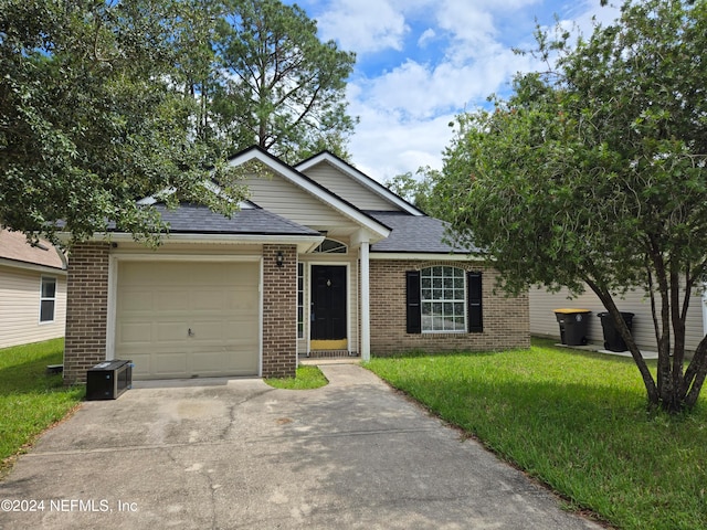 view of front of property featuring a front yard and a garage