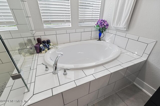 bathroom featuring tiled tub