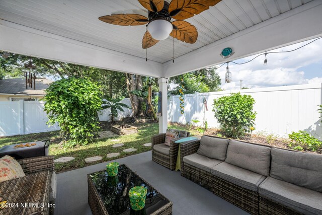 view of patio with outdoor lounge area and ceiling fan