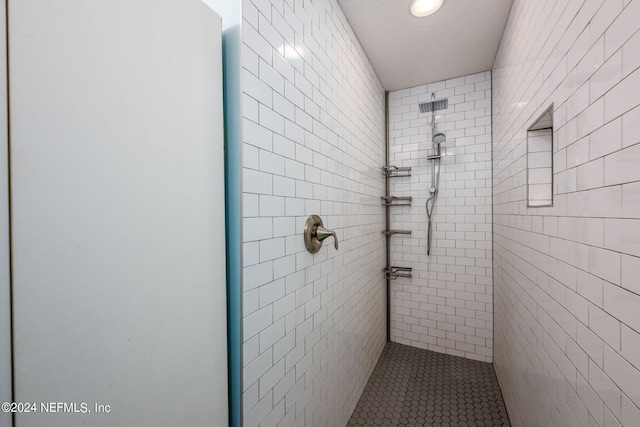 bathroom featuring a tile shower