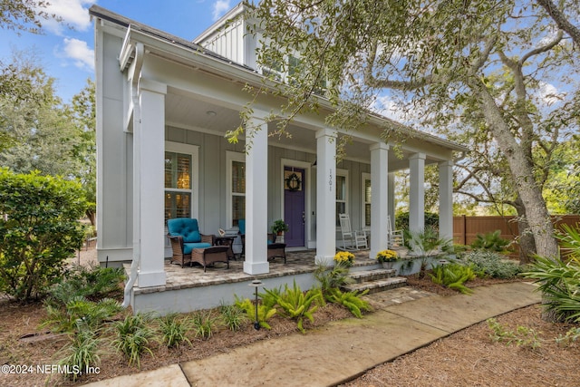 view of front facade with covered porch