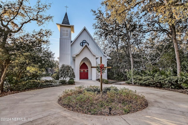 view of front of property