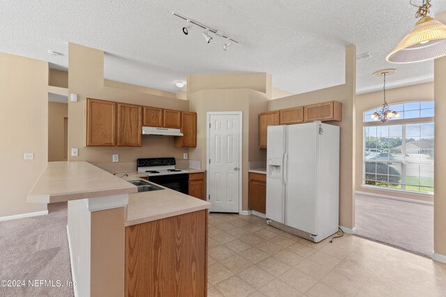 kitchen with pendant lighting, a chandelier, a textured ceiling, kitchen peninsula, and white appliances