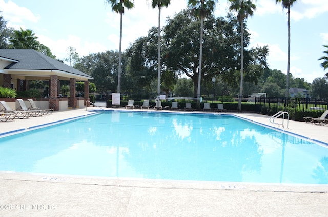 view of swimming pool