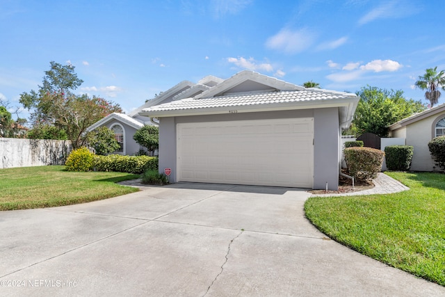 view of front facade featuring a front lawn and a garage