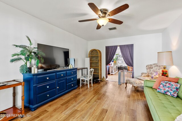 living room with ceiling fan and light hardwood / wood-style flooring