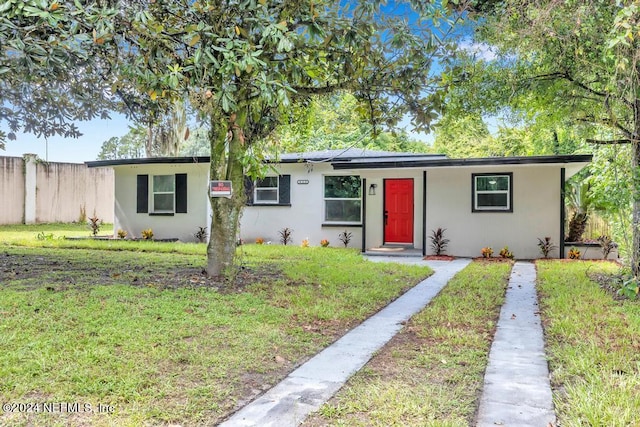 single story home with a front yard