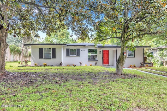 ranch-style house with a front yard