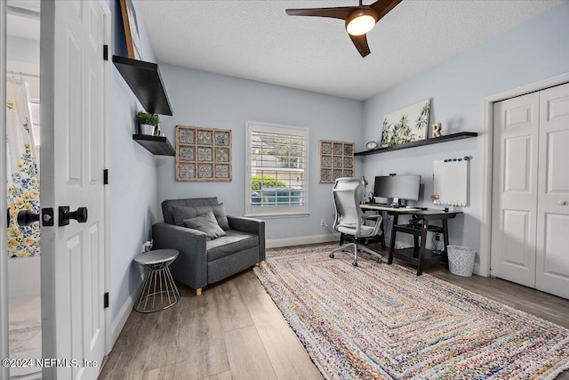 office area featuring ceiling fan, a textured ceiling, and hardwood / wood-style floors