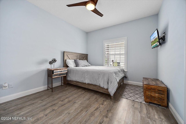 bedroom featuring a textured ceiling, hardwood / wood-style floors, and ceiling fan