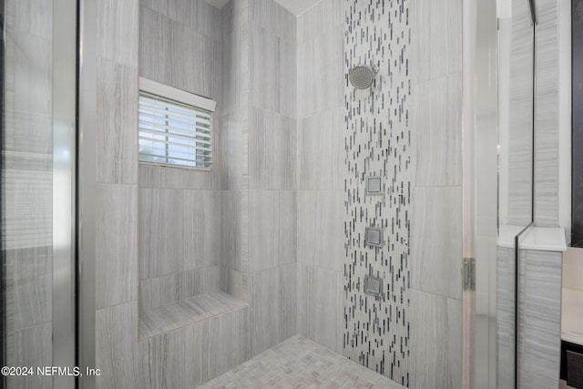 bathroom featuring tiled shower