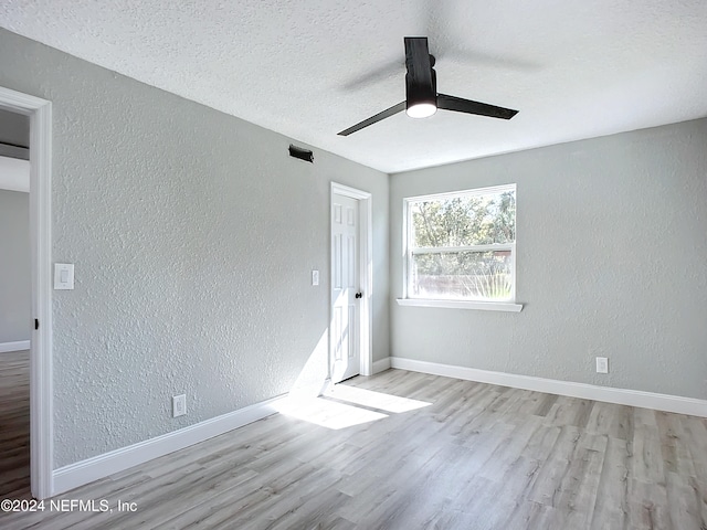 unfurnished bedroom with a textured ceiling, light wood-type flooring, and ceiling fan