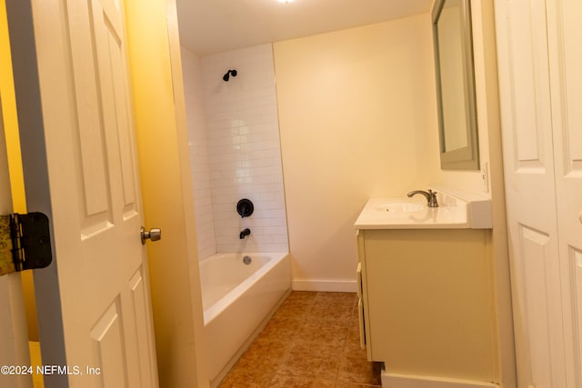 bathroom with vanity and tiled shower / bath