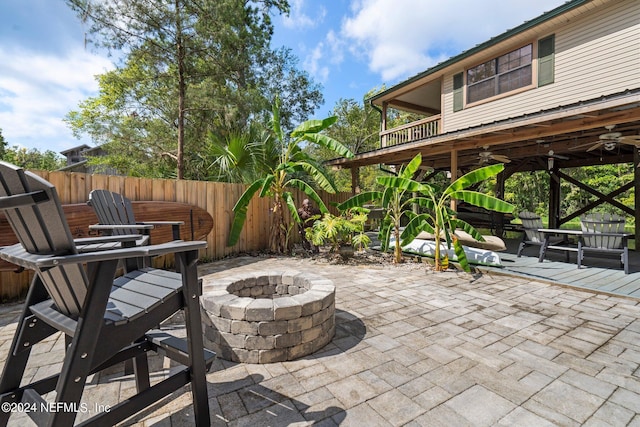 view of patio / terrace featuring an outdoor fire pit, a fenced backyard, and ceiling fan