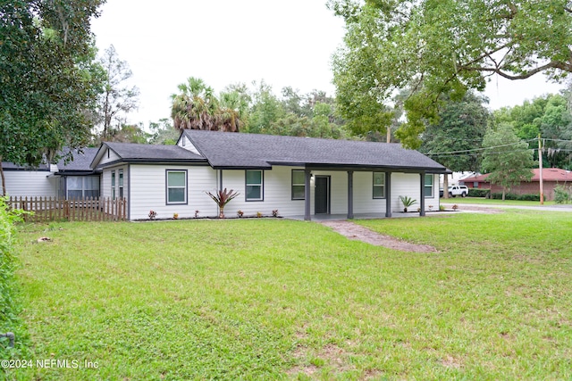 ranch-style house featuring a front lawn