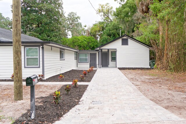 view of front of property