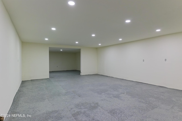 spare room featuring recessed lighting