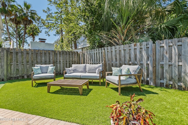 view of yard featuring outdoor lounge area