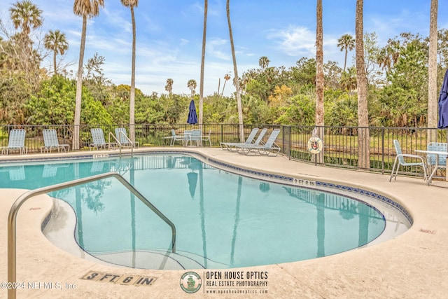 view of swimming pool