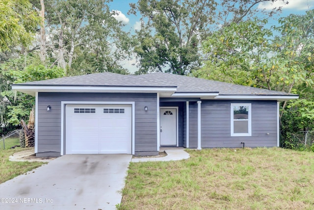 view of front facade with a garage and a front yard