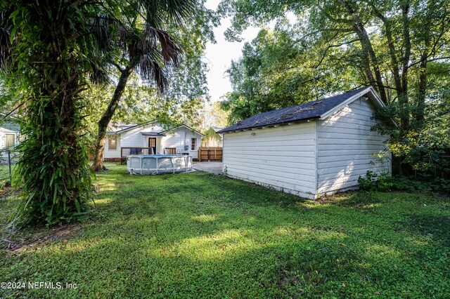 view of yard with a shed