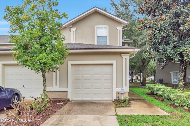 view of front property featuring a garage