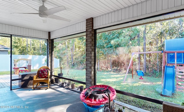 sunroom / solarium with ceiling fan