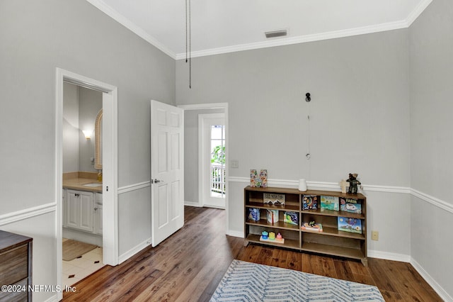 living area featuring ornamental molding, sink, and wood-type flooring