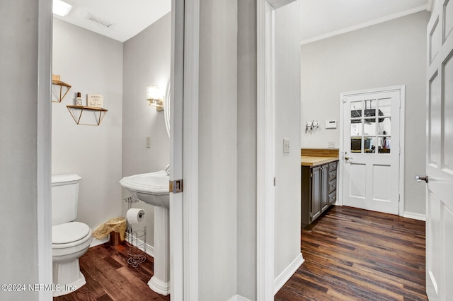 3565 Red Cloud Trl, Saint Augustine, FL 32086 - half bath featuring crown molding, wood finished floors, baseboards, toilet, and visible vents