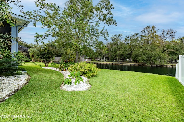 view of yard featuring a water view