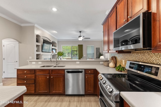 kitchen featuring tasteful backsplash, sink, stainless steel appliances, crown molding, and light hardwood / wood-style flooring