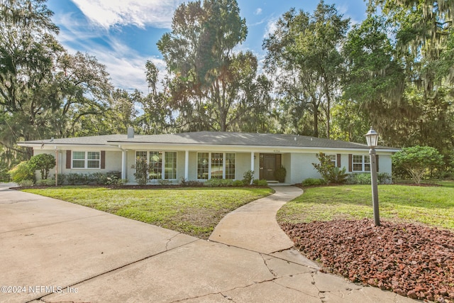 ranch-style home featuring a front yard