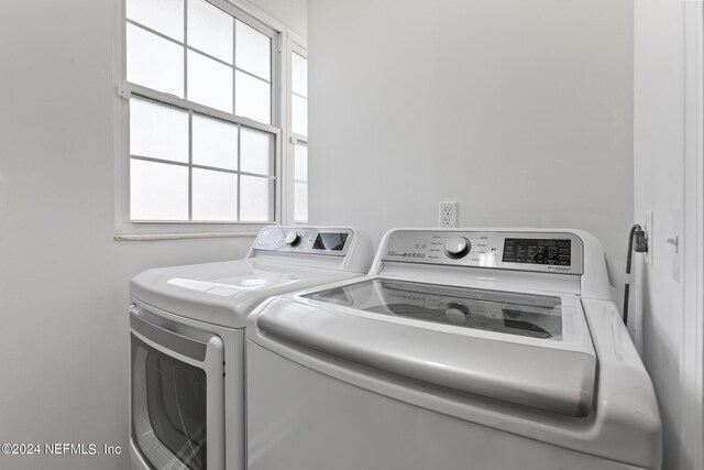 washroom with washing machine and dryer