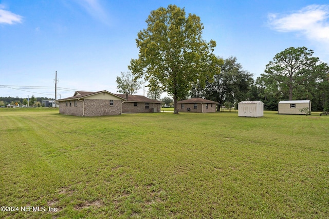 view of yard with a storage shed