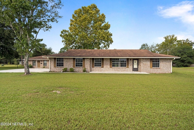 single story home featuring brick siding and a front lawn