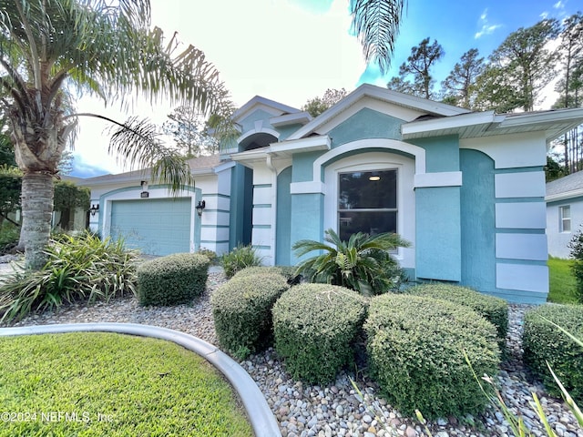 view of front facade with a garage