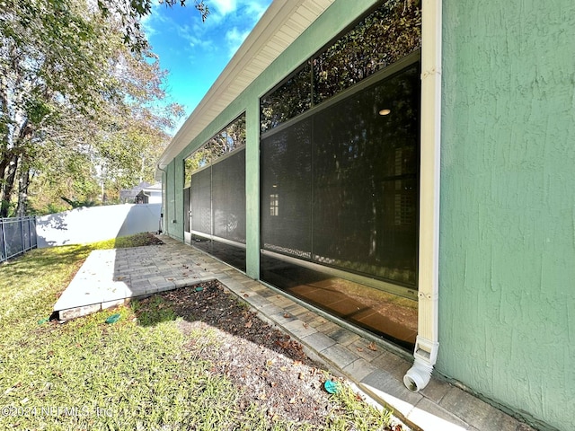 view of yard featuring a patio area