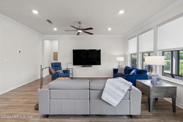 living room featuring light hardwood / wood-style flooring, ceiling fan, and crown molding