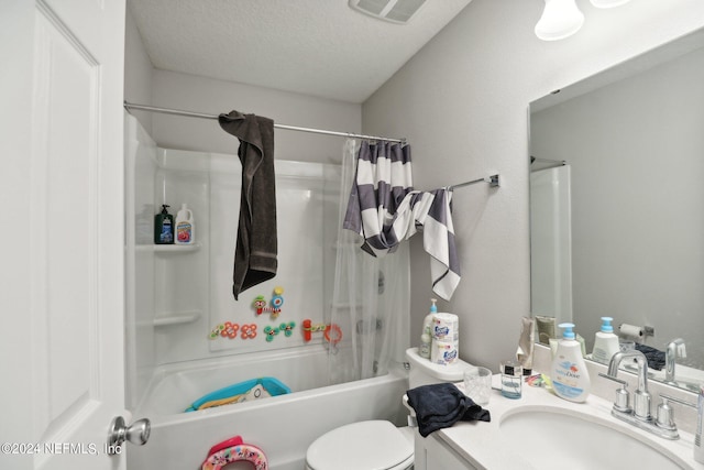 full bathroom featuring a textured ceiling, shower / bathtub combination with curtain, toilet, and vanity