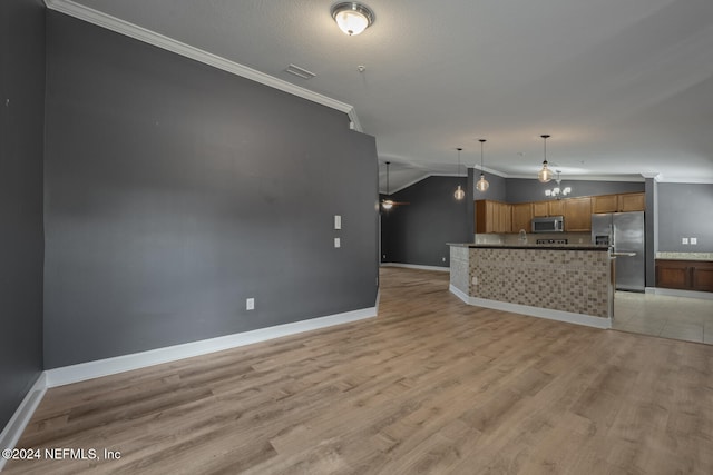 kitchen with hanging light fixtures, stainless steel appliances, light wood-type flooring, lofted ceiling, and ornamental molding