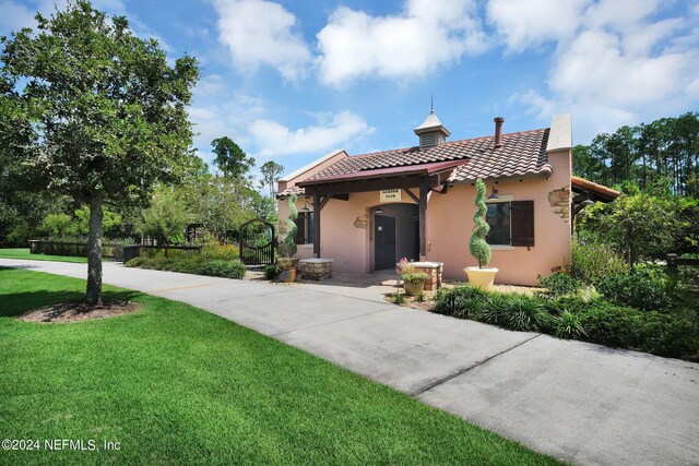 view of front of home with a front yard