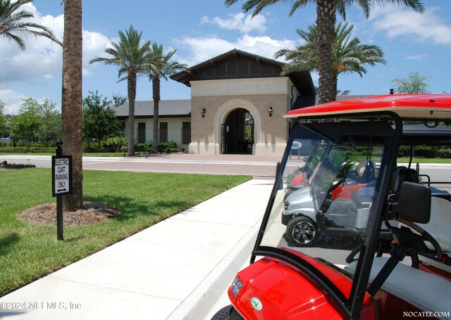 view of front of home featuring a front lawn