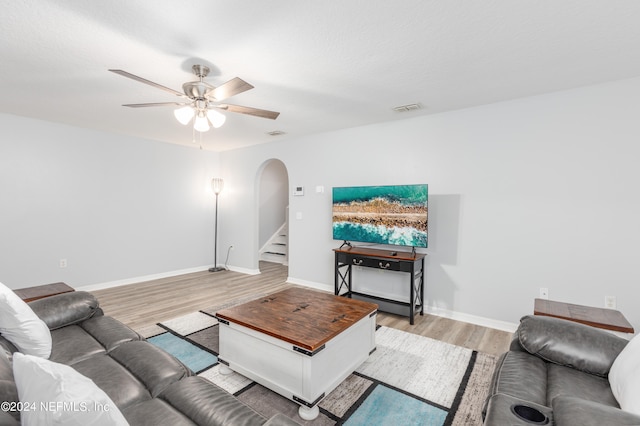 living room featuring light wood-type flooring and ceiling fan