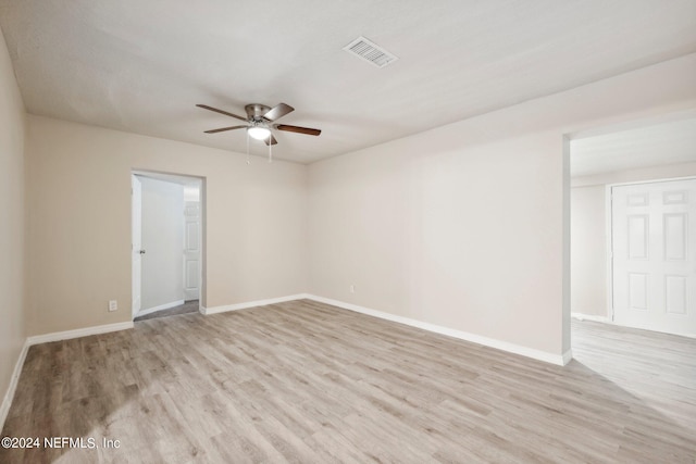 empty room featuring light wood-type flooring and ceiling fan