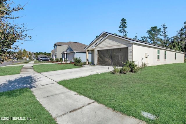 view of front of house featuring a front yard and a garage